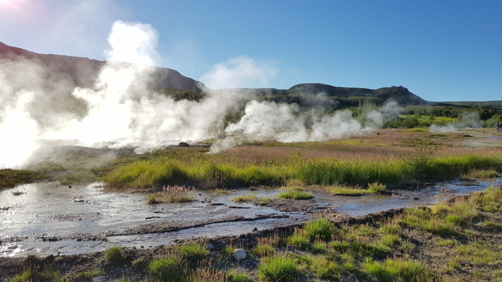 Geysir surroundings