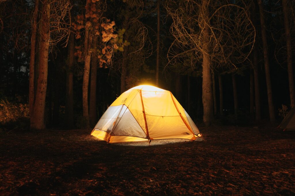 how to set up a tent in the dark