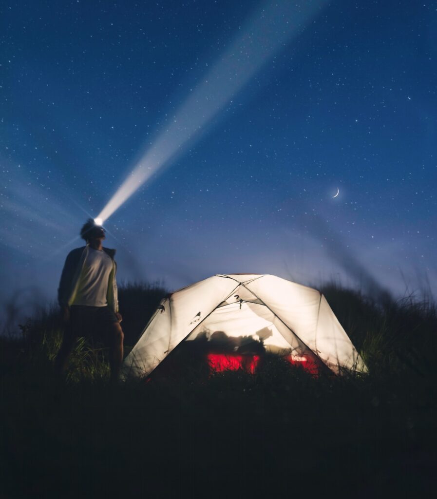 how to set up a tent in the dark