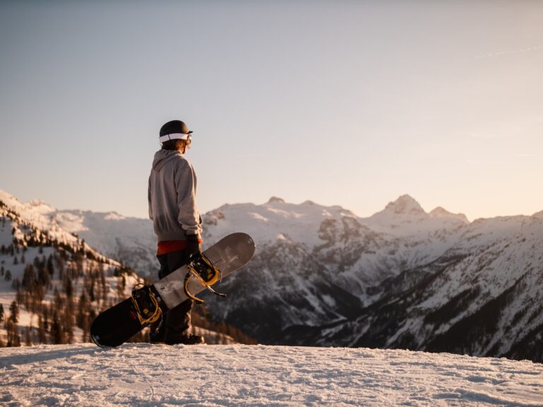 Tips for Maintaining Balance While Snowboarding